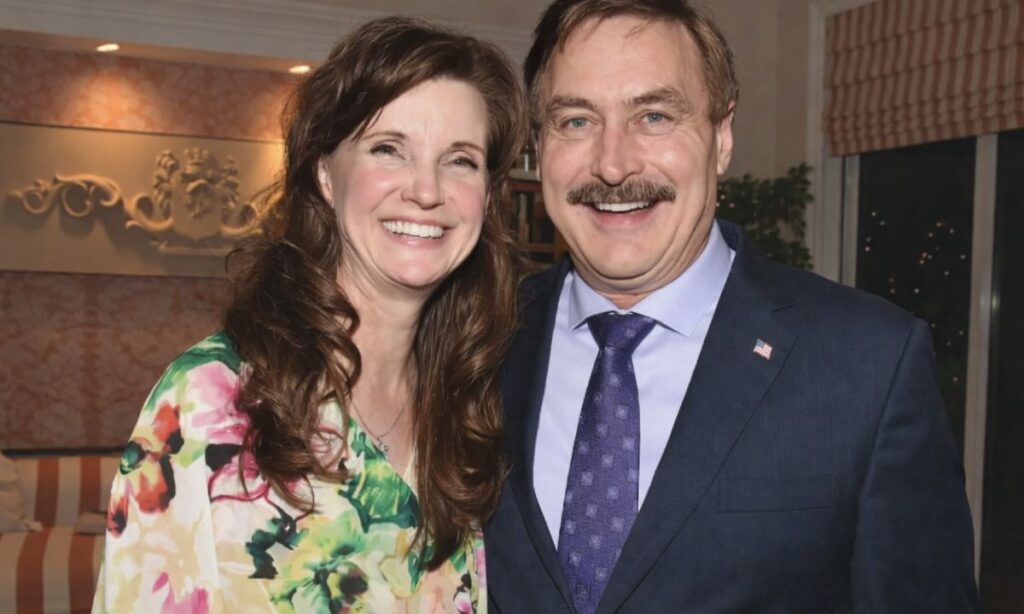 analysis-of-public-vs-private-life